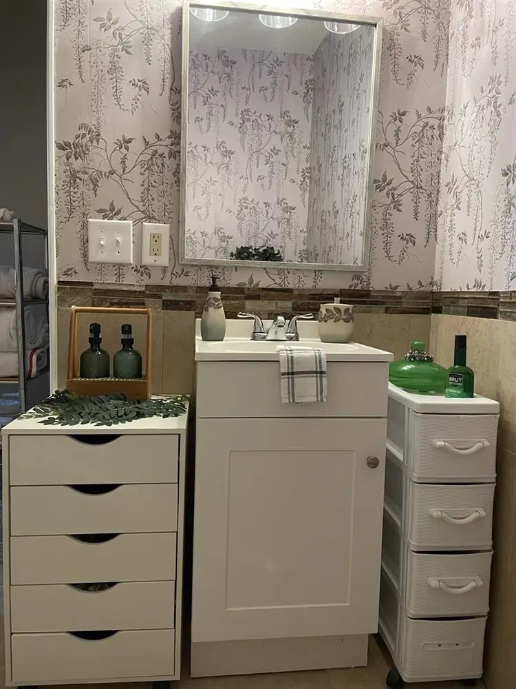 Beautiful Furnished garage Studio