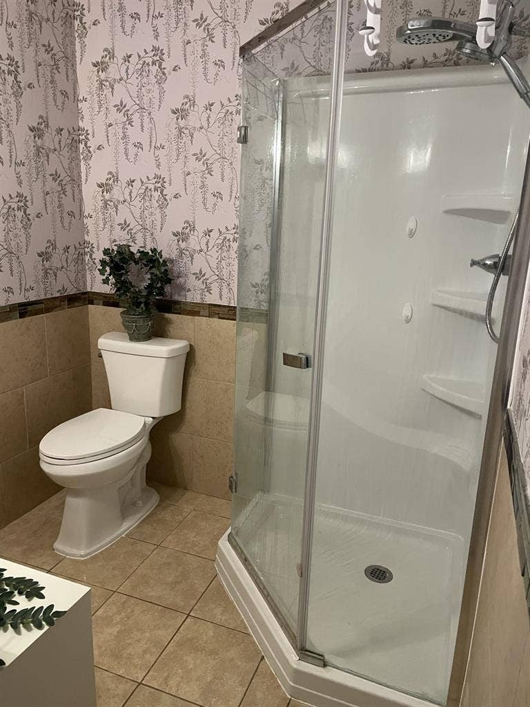 Beautiful Furnished garage Studio
