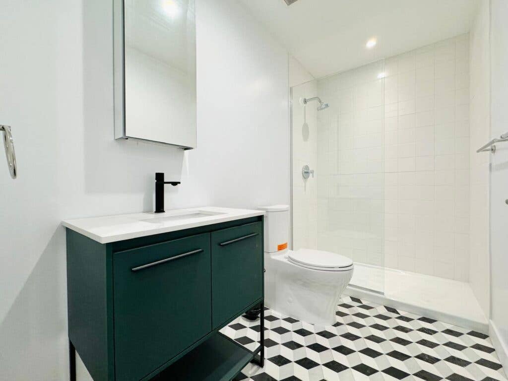 Furnished Room I min to Manhattan