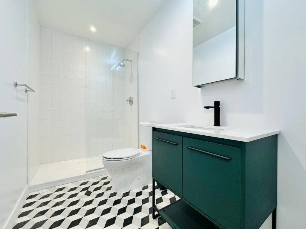 Furnished Room I min to Manhattan