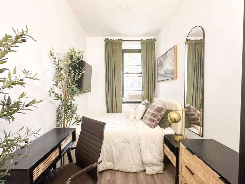 Furnished Room I min to Manhattan