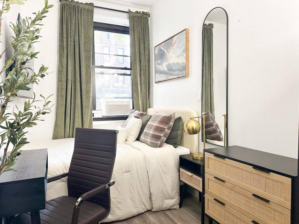 Furnished Room I min to Manhattan