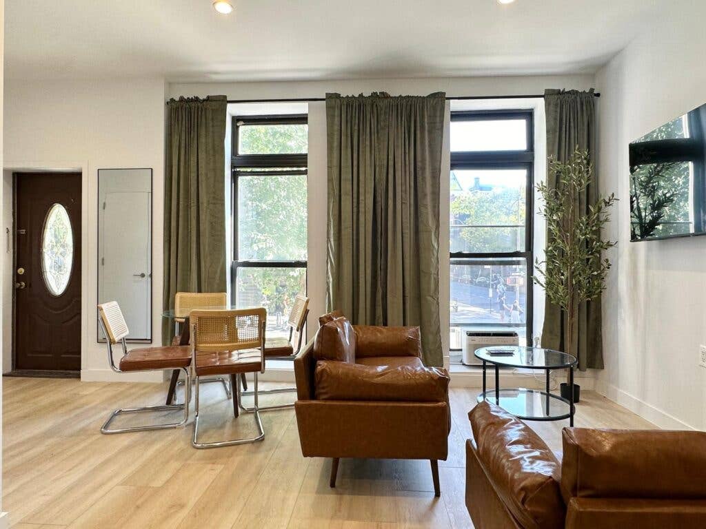Furnished Room I min to Manhattan
