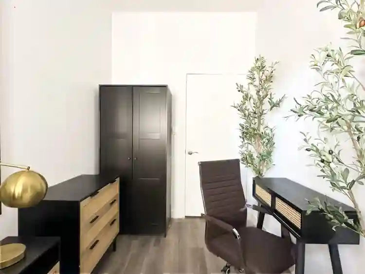Furnished Room I min to Manhattan