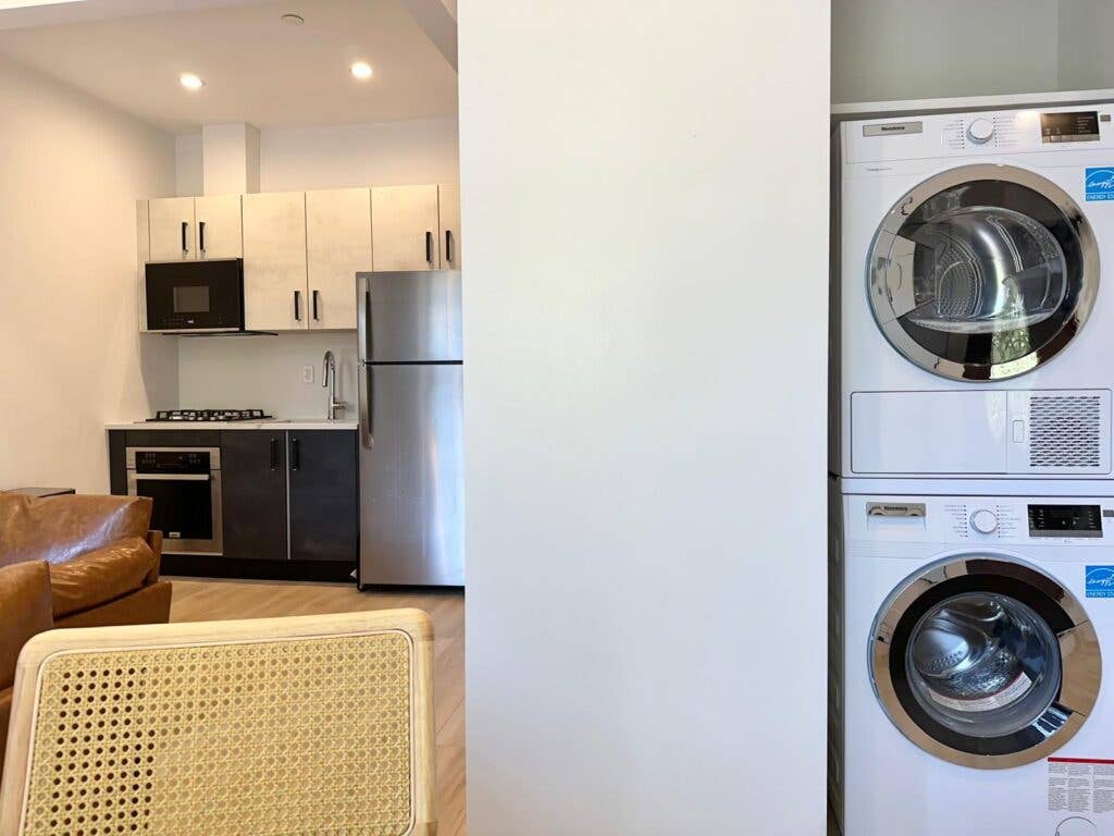 Furnished Room I min to Manhattan