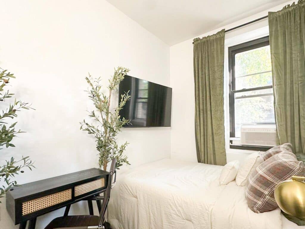Furnished Room I min to Manhattan
