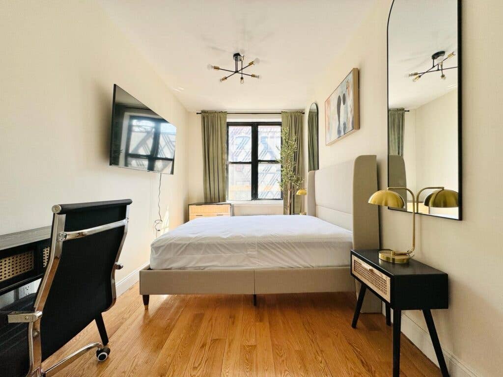 Furnished Room I min to Manhattan