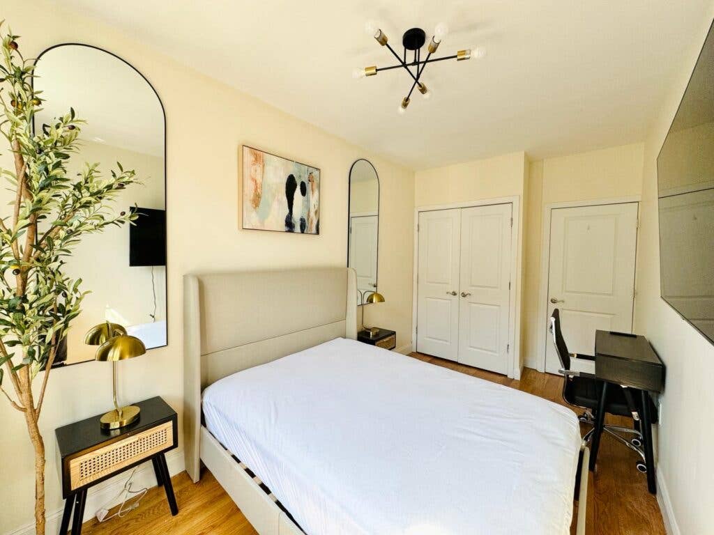Furnished Room I min to Manhattan