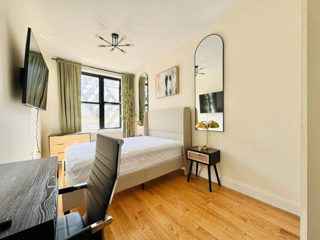 Furnished Room I min to Manhattan