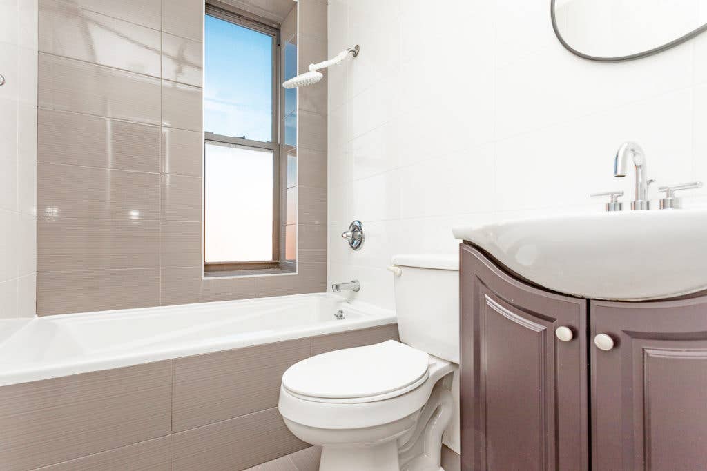 Furnished Room I min to Manhattan