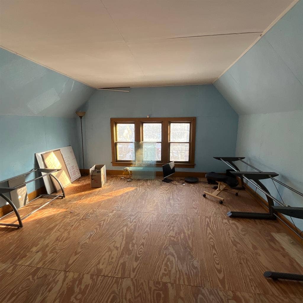 Clean Quiet Room • Pay Rent On Time