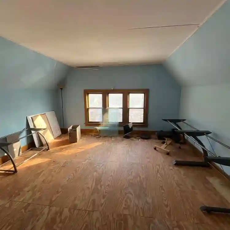 Clean Quiet Room • Pay Rent On Time