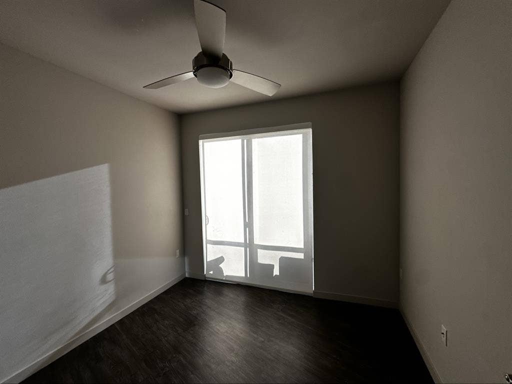 1 bed room with patio