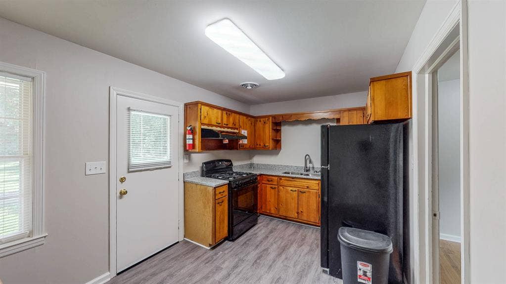 6 BR in Forest Park
