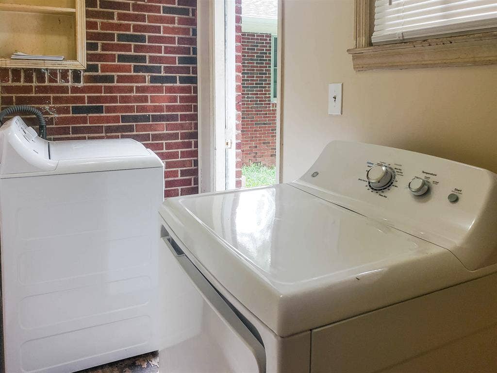 6 BR in Forest Park