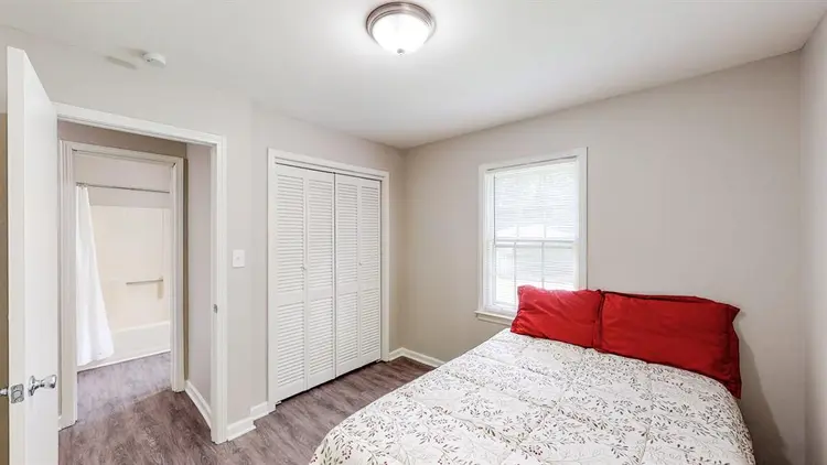 6 BR in Forest Park