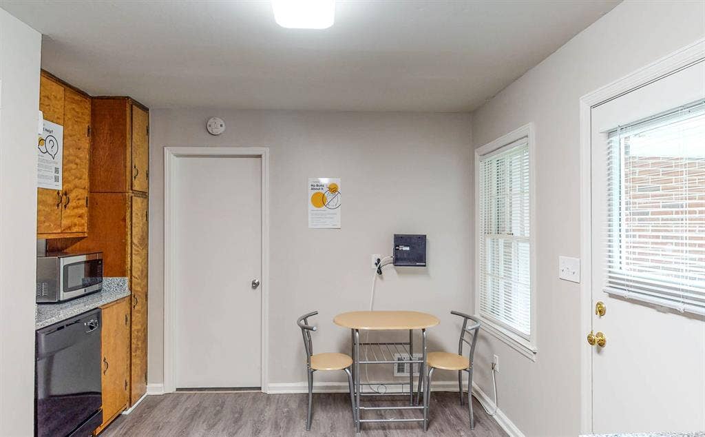6 BR in Forest Park
