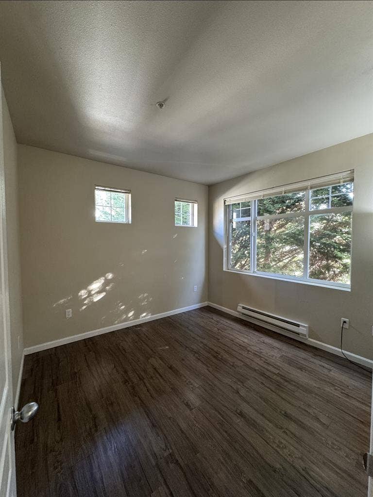 Private bedroom and full bath apt