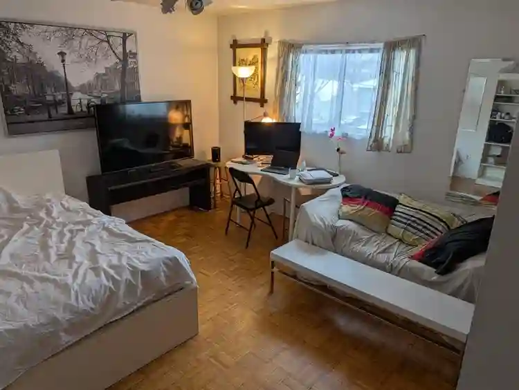 Awesome room- great neighbourhood!