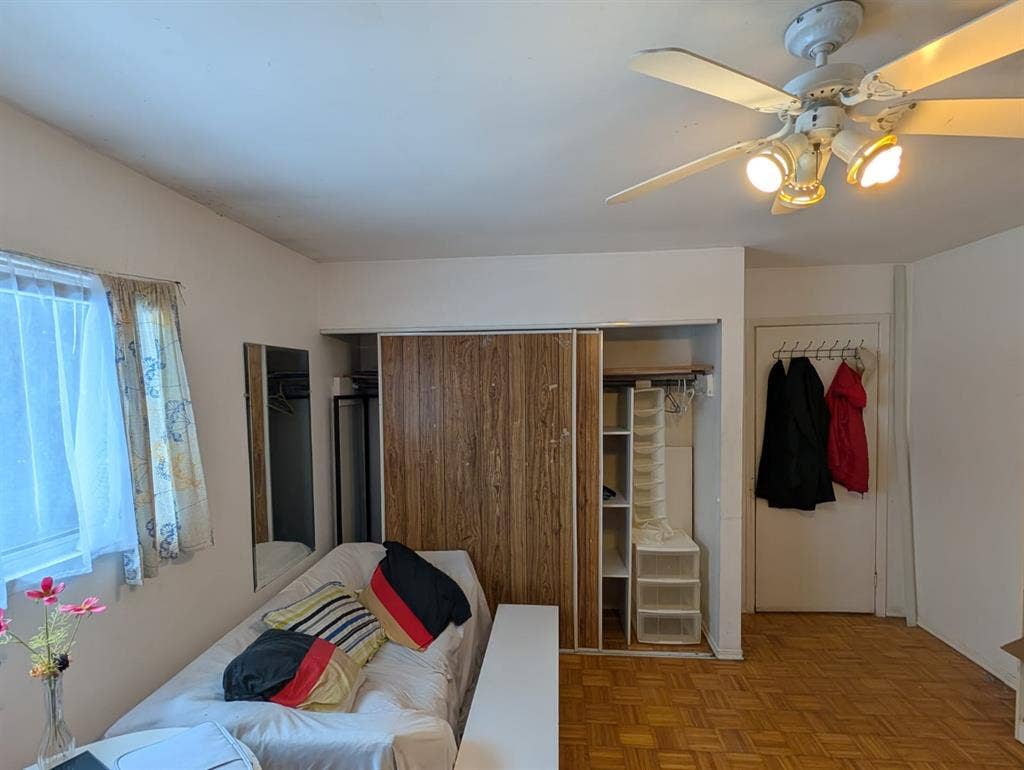 Awesome room- great neighbourhood!