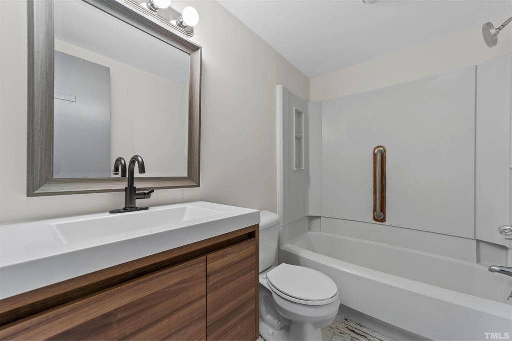 6 BR in Garner