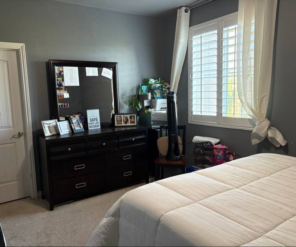 Room for rent with shared bathroomm