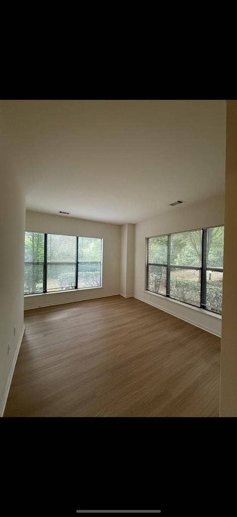 Full Bath/ Walk In Closet Old Town