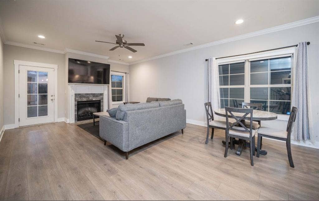 Non furnished room for single pro
