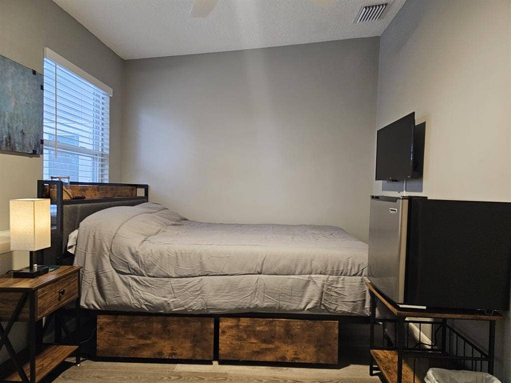 7 BR in Orange Park