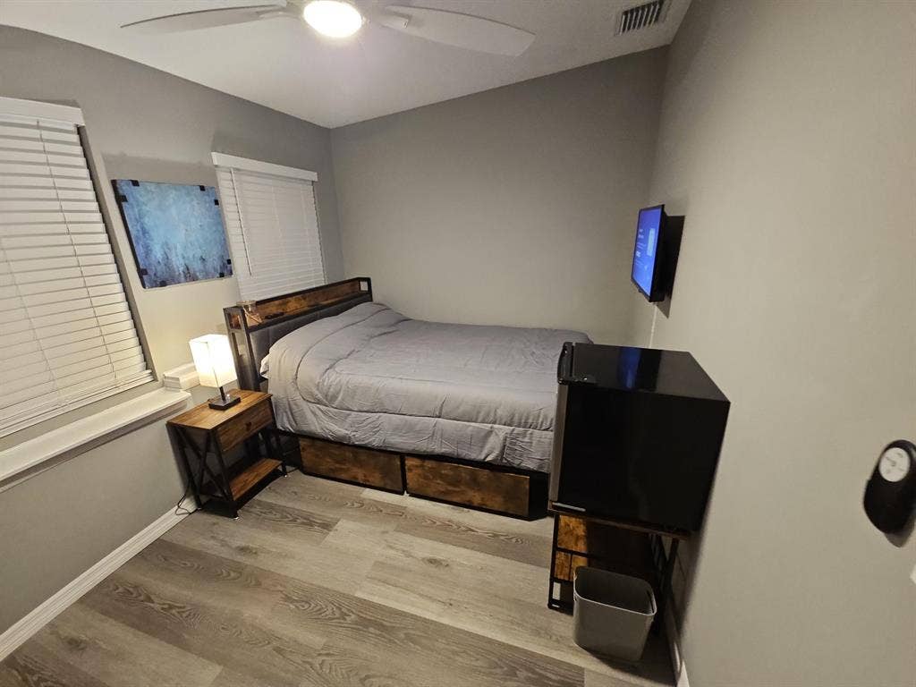 7 BR in Orange Park