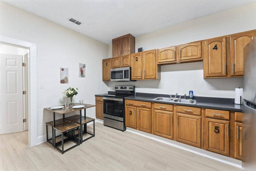 6 BR in Jacksonville