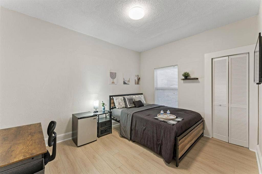 6 BR in Jacksonville