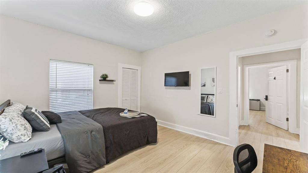 6 BR in Jacksonville