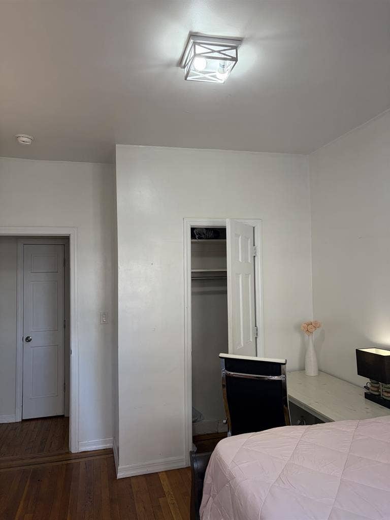 Furnished room Astoria.