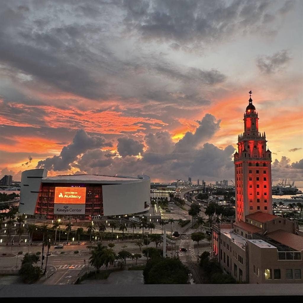 Downtown Miami/ Female Only