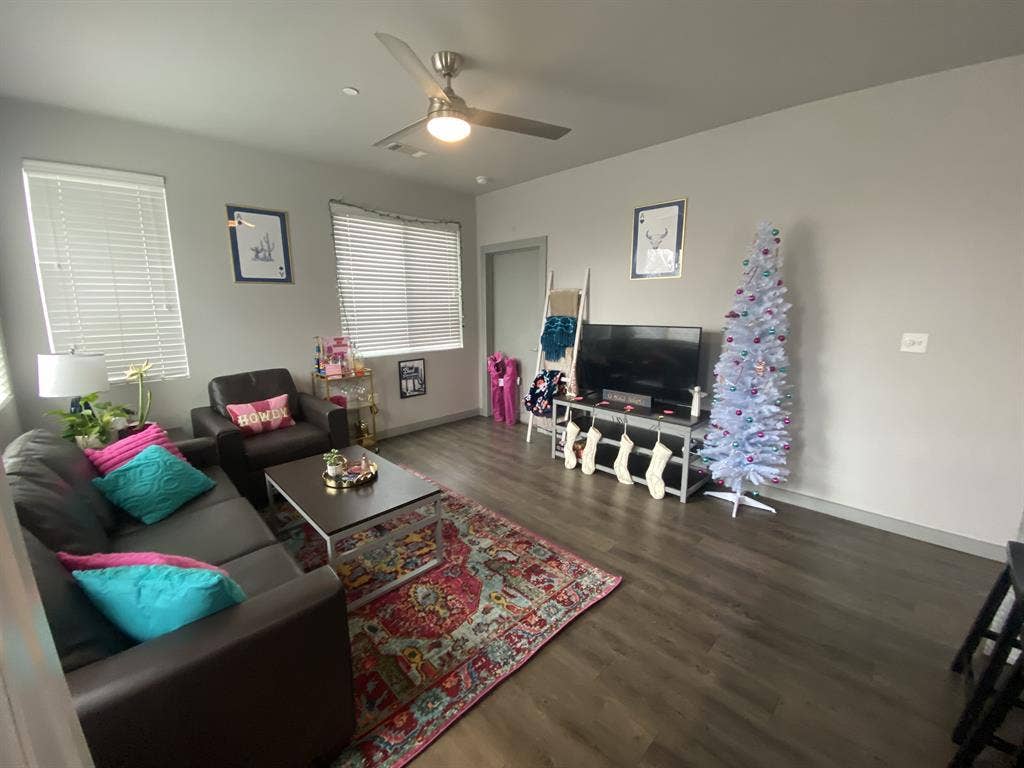 SUBLEASE APARTMENT NEAR UARK