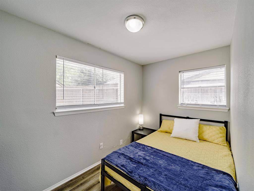 8 BR in Arlington
