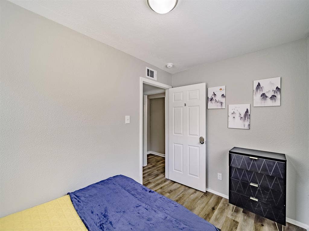 8 BR in Arlington