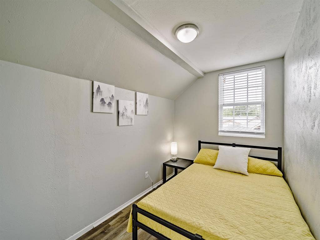 8 BR in Arlington