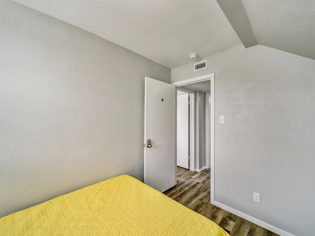 8 BR in Arlington