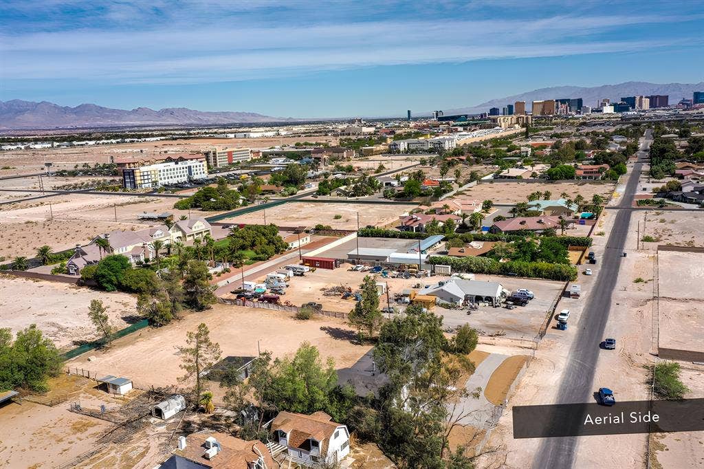9 BR in Las Vegas