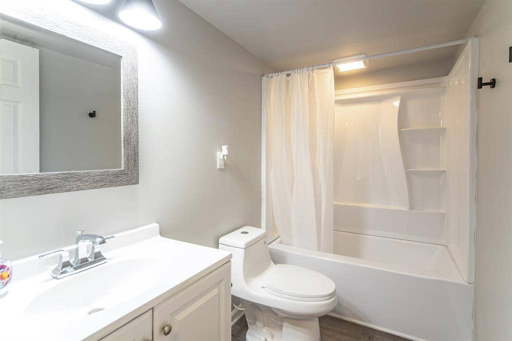 7 BR in Newnan
