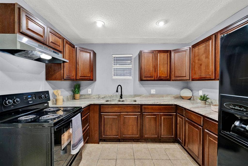 6 BR in Houston