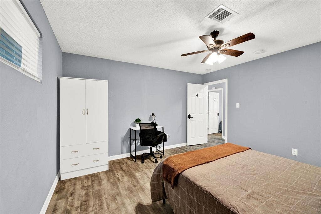 6 BR in Houston