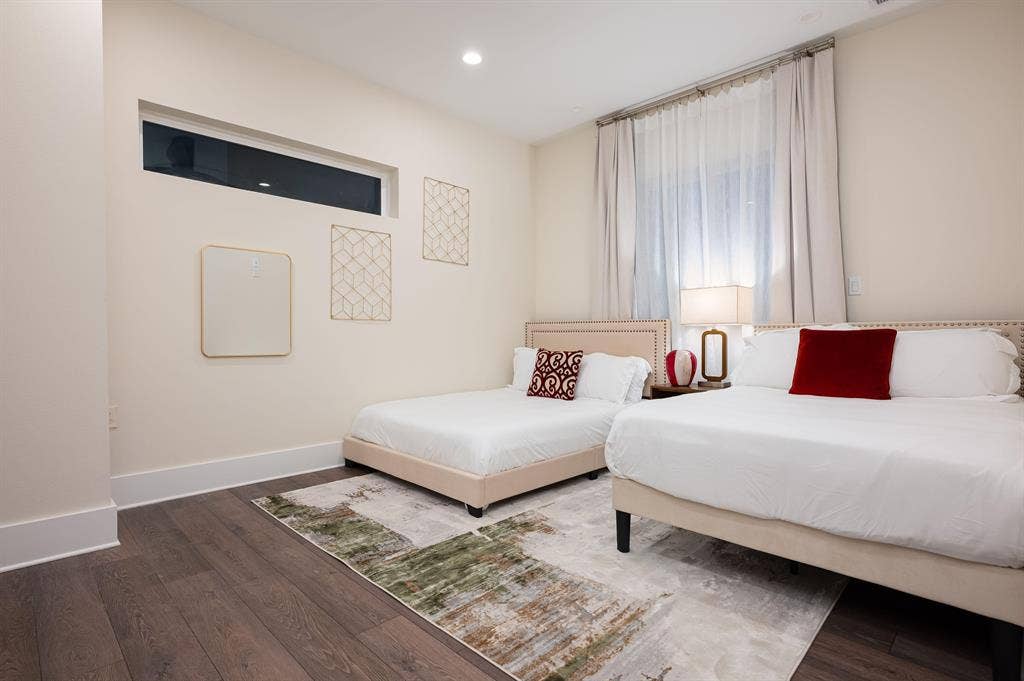 3 BR in Houston