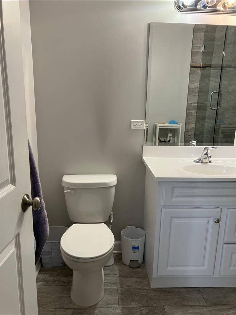 bedroom/bath in 2 bedroom near UIC