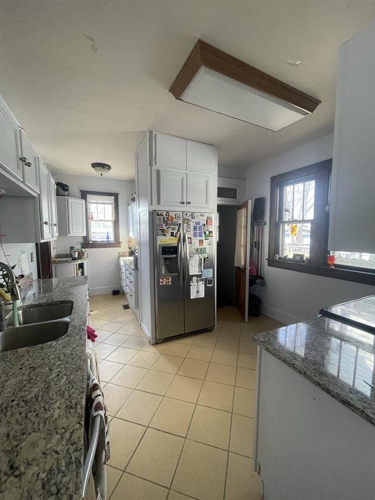 Seeking Roommate 🏠