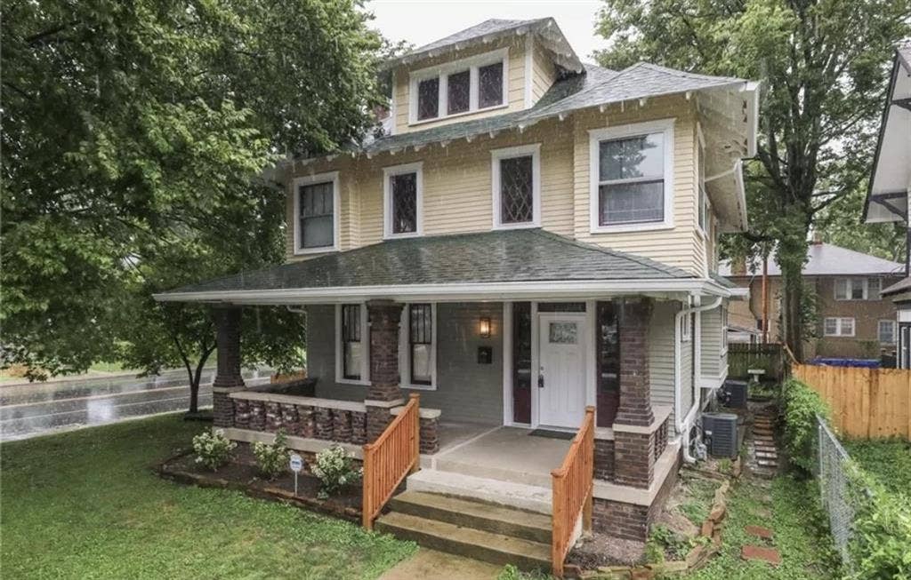 Seeking Roommate 🏠