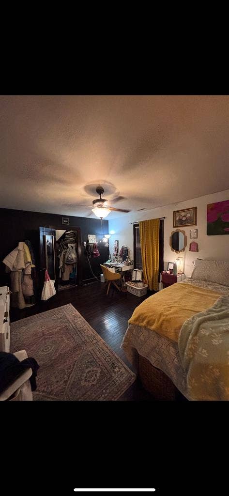 Seeking Roommate 🏠