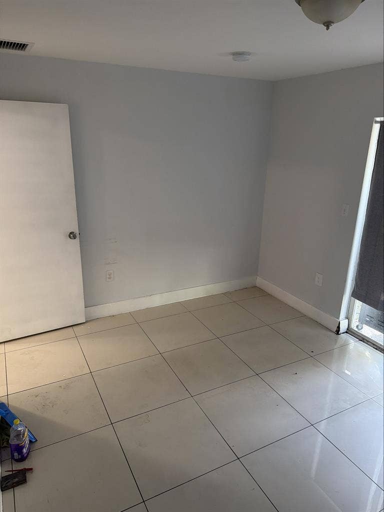 Room for Rent in Miamii